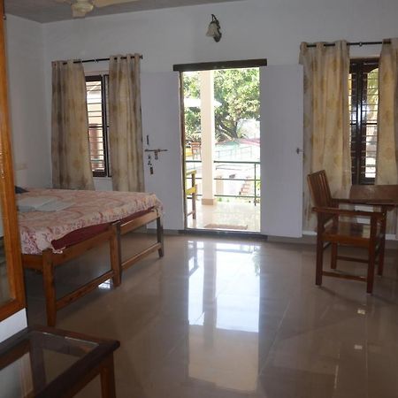 Arya Homestay Bougain Villa Гокарна Екстериор снимка