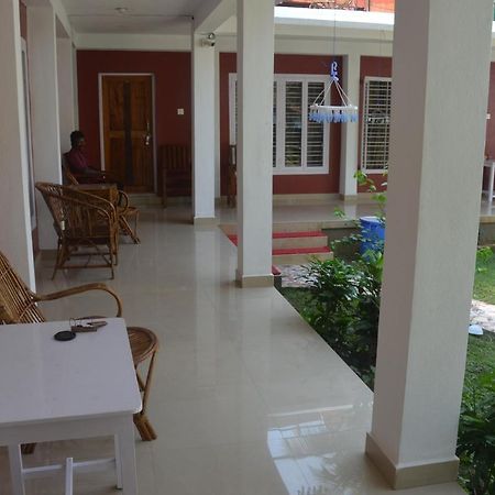 Arya Homestay Bougain Villa Гокарна Екстериор снимка