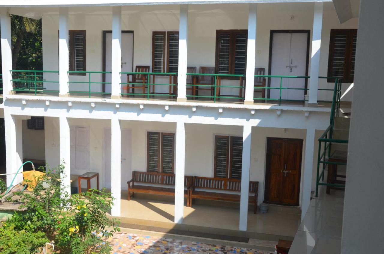 Arya Homestay Bougain Villa Гокарна Екстериор снимка