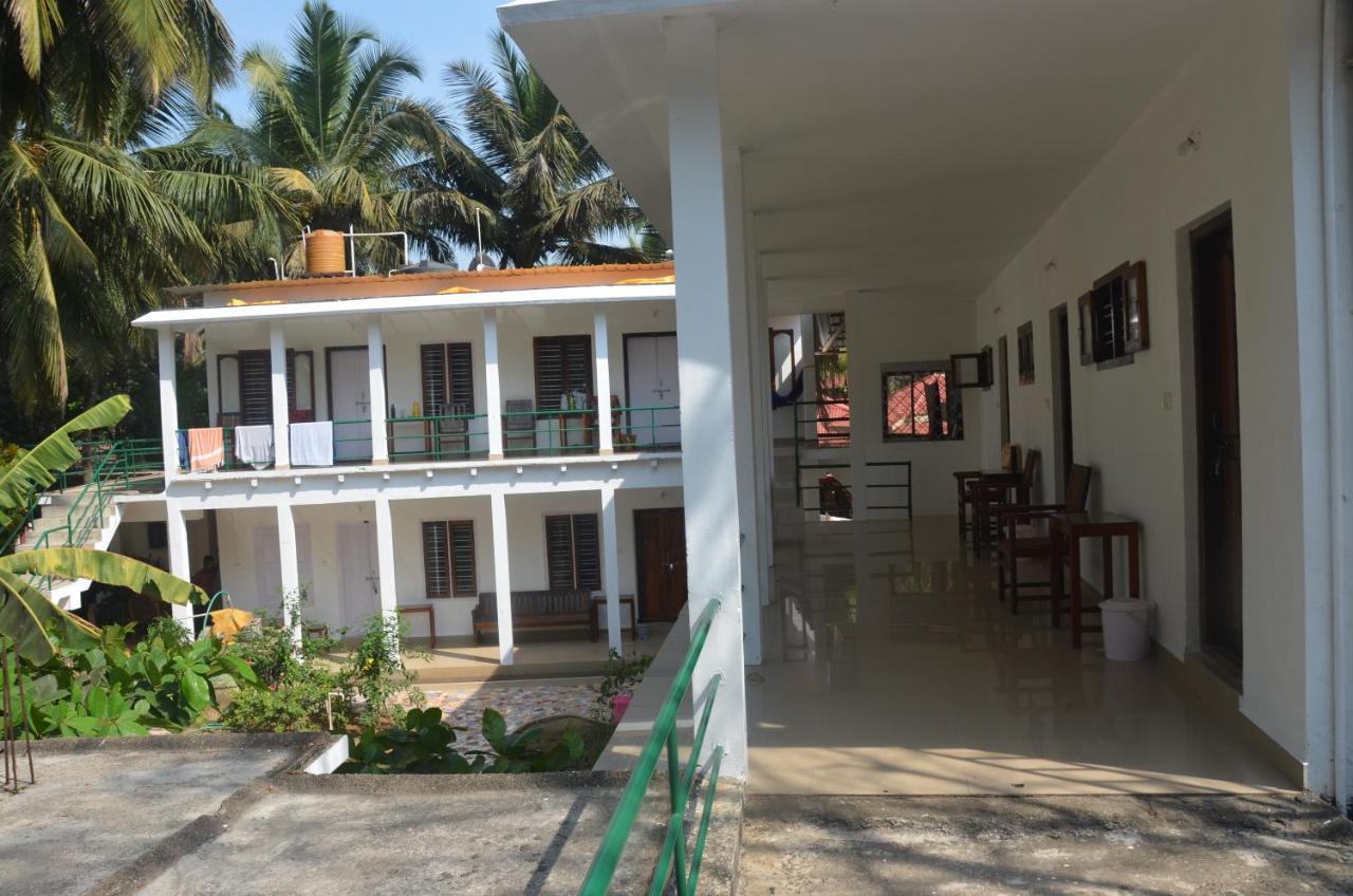 Arya Homestay Bougain Villa Гокарна Екстериор снимка