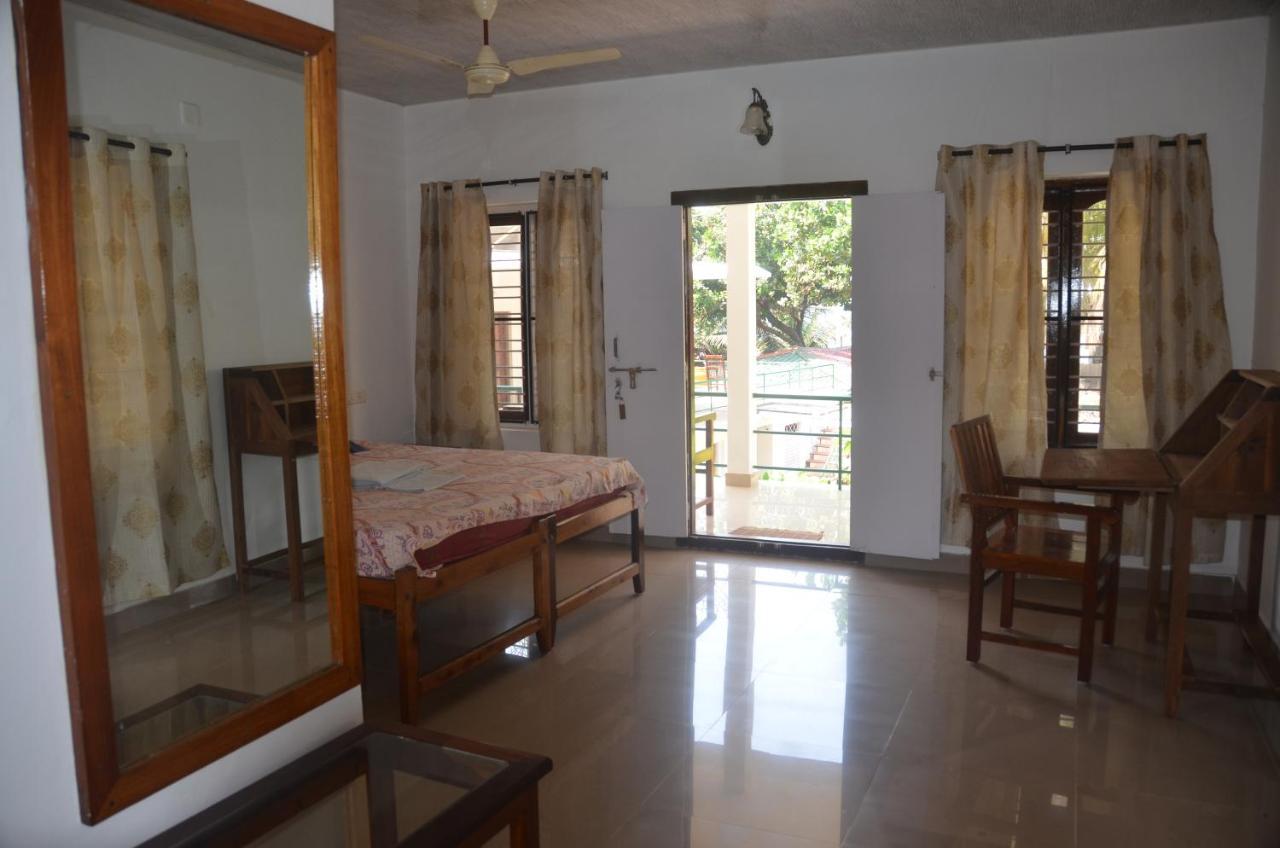 Arya Homestay Bougain Villa Гокарна Екстериор снимка