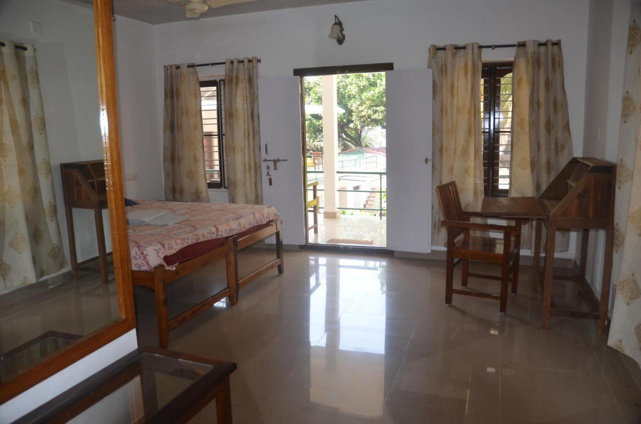 Arya Homestay Bougain Villa Гокарна Екстериор снимка