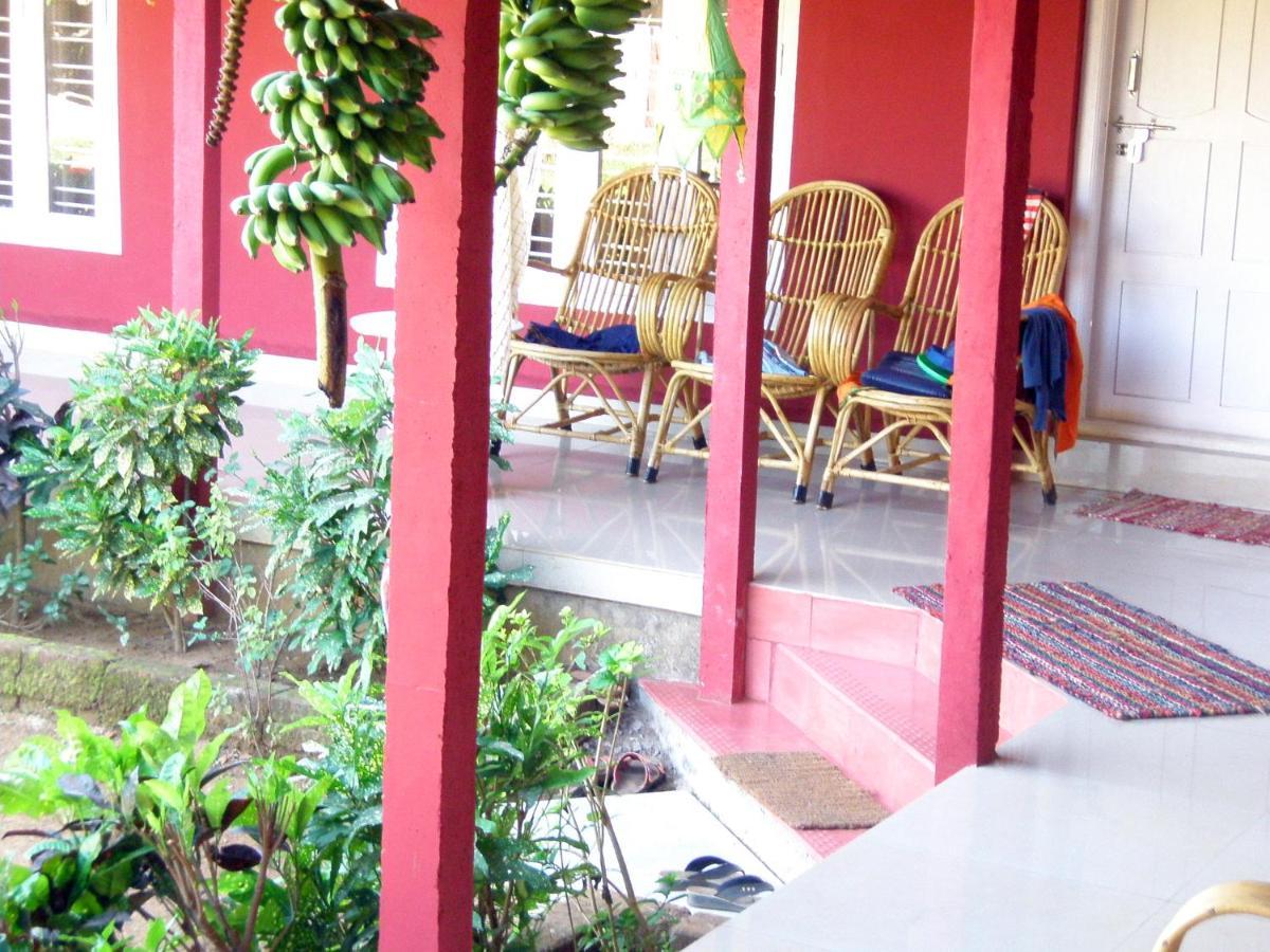 Arya Homestay Bougain Villa Гокарна Екстериор снимка